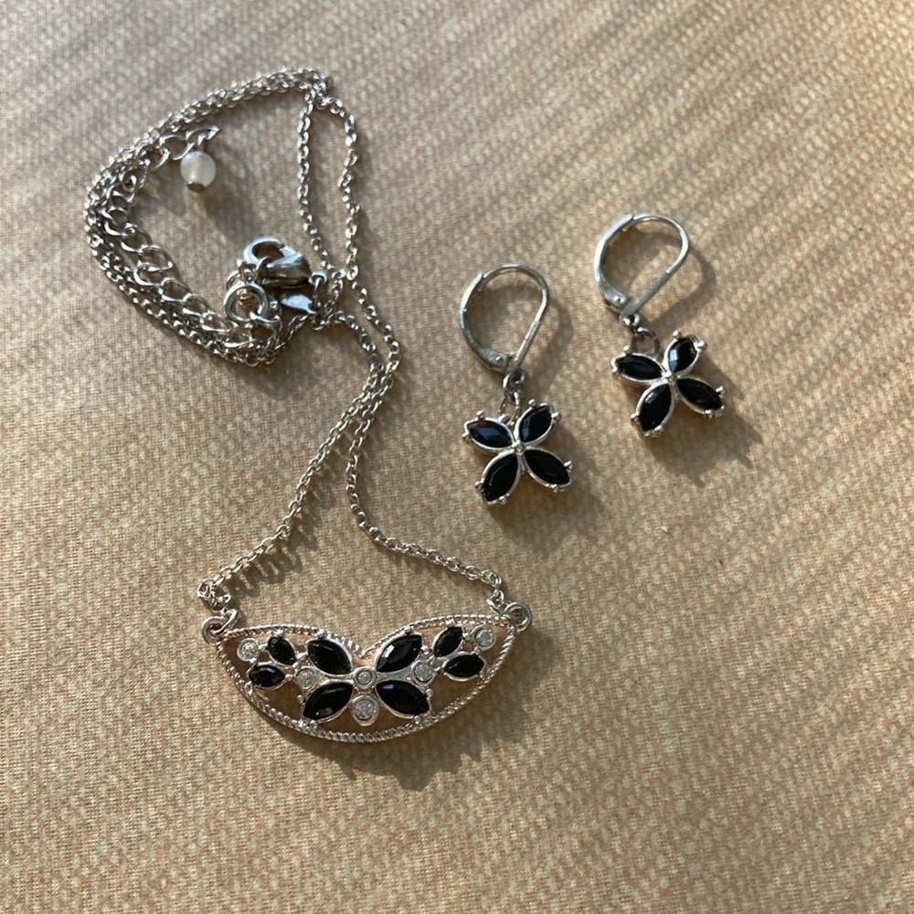 Vintage Avon Faux Onyx Floral Necklace & Leverback Earrings Set